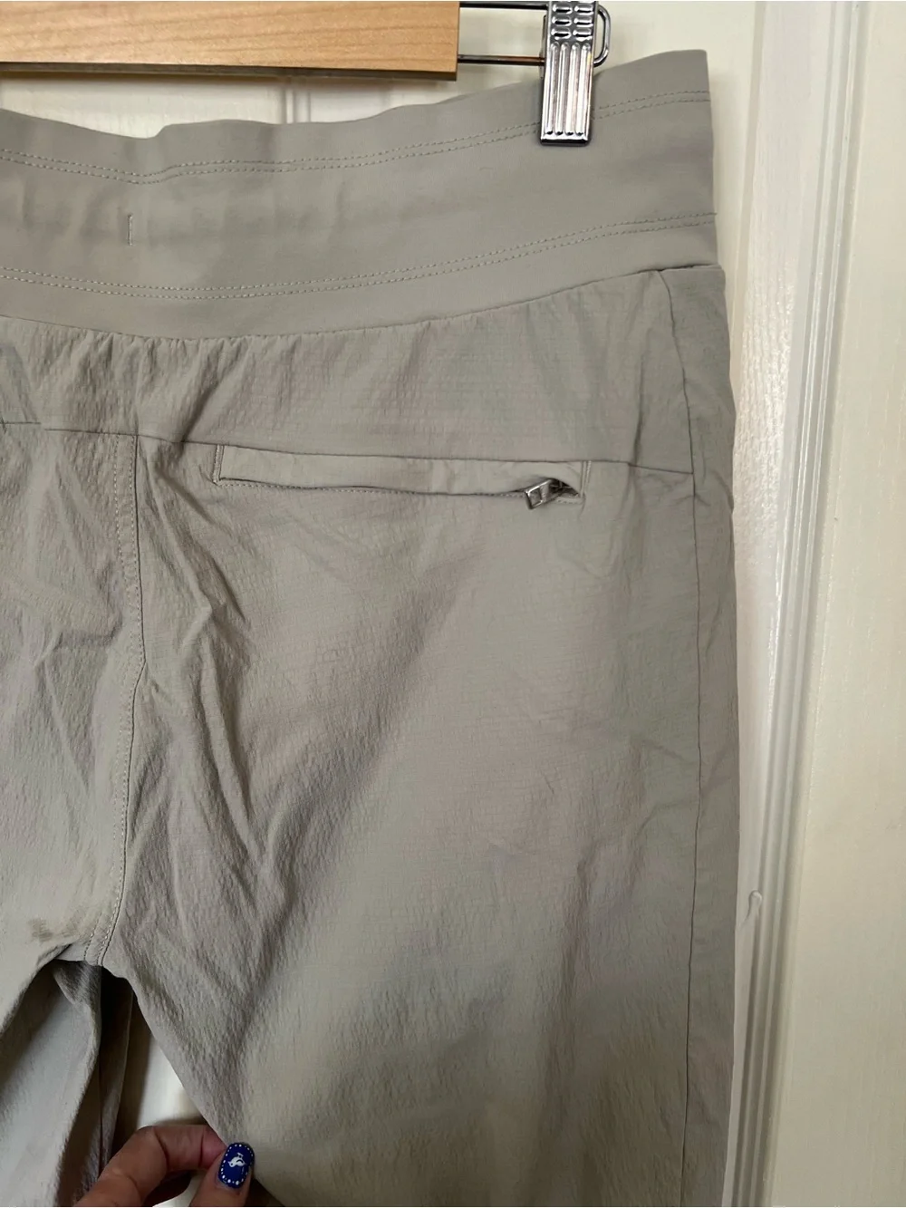 Athleta Trekkie North Jogger Pants Size 12 Taupe Zip Pockets